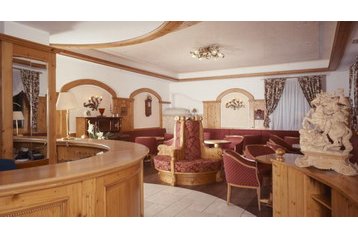 Italia Hotel San Martino di Castrozza, Exteriorul